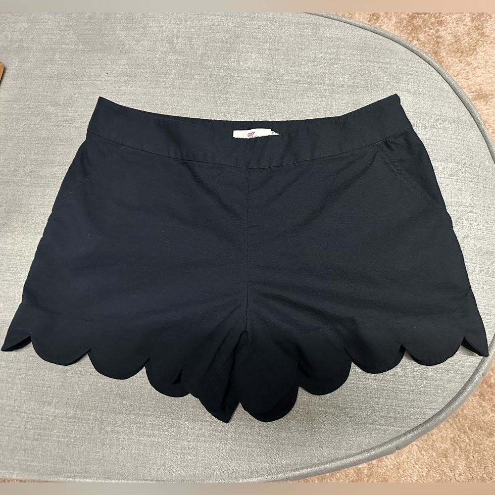 ❤️SOLD❤️Vineyard Vines Scalloped Shorts